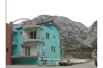 Семейный пансионат Бэиле-Херкулане / Băile Herculane 1